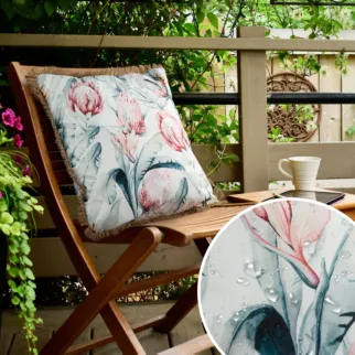 Poszewka GARDEN na taras oraz balkon z tkaniny wodoodpornej zdobiona nadrukiem kwiatów i frędzli