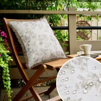 Poszewka GARDEN na taras oraz balkon z tkaniny wodoodpornej zdobiona nadrukiem roślinnym i frędzli