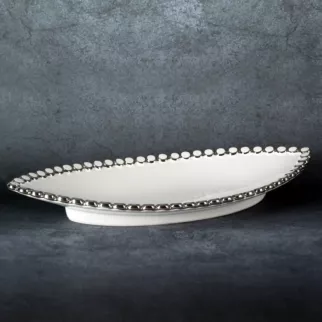 Patera ceramiczna w kształcie łódki ELORA zdobiona na brzegach kółeczkami podkreślonych srebrnym odcieniem