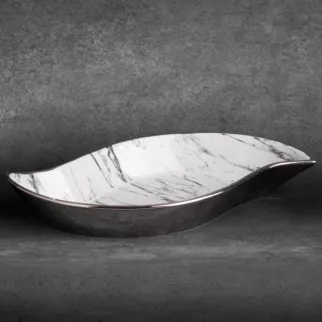 Patera ceramiczna SANA w kształcie łódki z marmurkowym wzorem