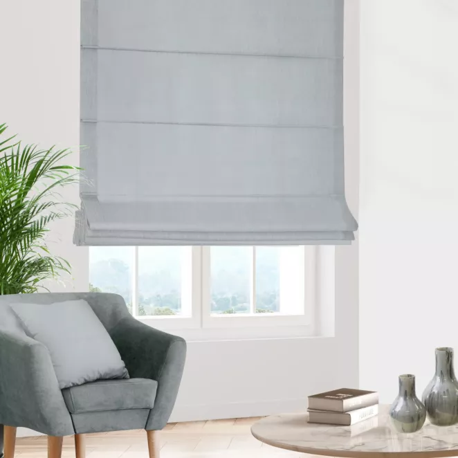 Roleta szyta z systemem comfort srebrna z miękkiego welwetu zaciemniającego typu BLACKOUT o gramaturze 400g/m2