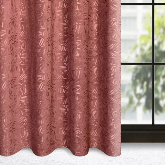 Zasłona ciemnoróżowa z welwetu wytłaczanego w liście 140x250 cm przelotka OCTAVIA