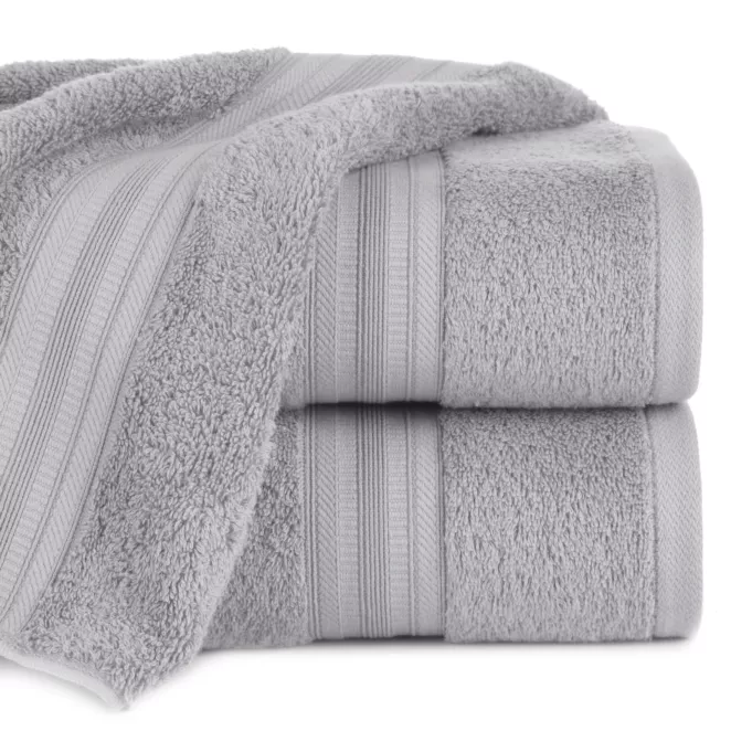 Ręcznik kąpielwoy 50x90 cm bawełniany kolor srebrny z bordiurą w paski 550 g/m2 ELEN
