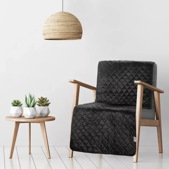 DESIGN 91 Narzuta na fotel LUIZ  5 welwetowa pikowana metodą hot press w geometryczny wzór