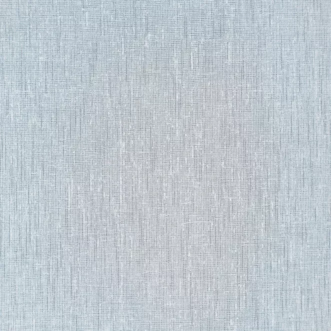 P230/6 Zasłona szyta na taśmie 5 cm błękitno jasnoszara z półprzezroczystej tkaniny o wyglądzie drobnego deszczyku i delikatnym połysku, wykończona obciążnikiem