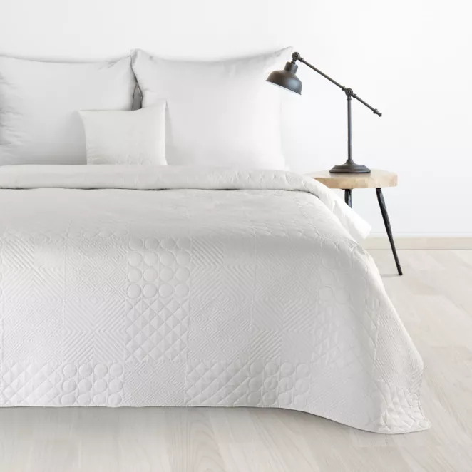 DESIGN 91 Narzuta BONI z patchworkowym motywem wytłaczanym techniką hot press