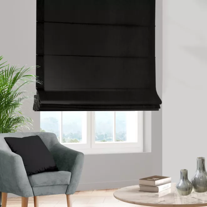 Roleta szyta z systemem comfort czarna z tkaniny trudnopalnej, zaciemniającej, typu blackout
