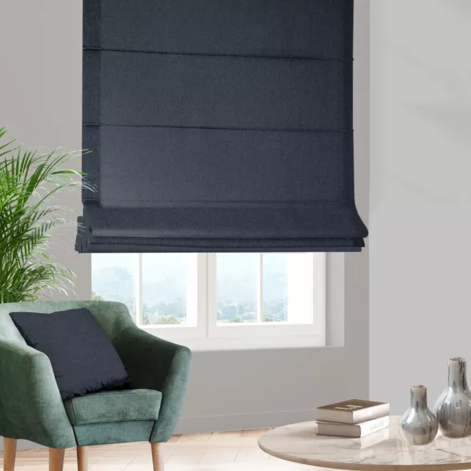 Roleta szyta z systemem comfort granatowa z tkaniny o naturalnym splocie w stylu eko
