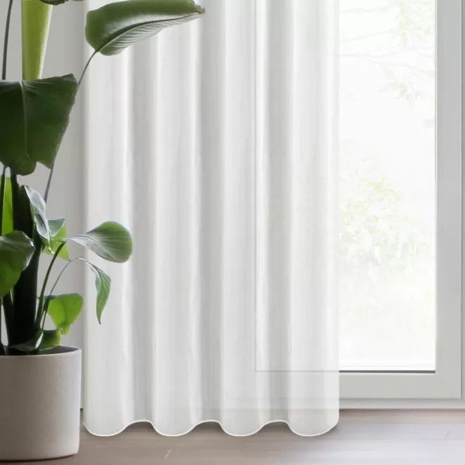 Firana kremowa z gładkiego mlecznego woalu wykończona szwem obciążającym VIOLET 400x250 cm przelotka