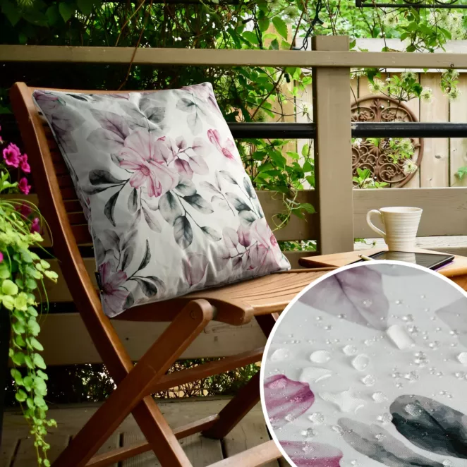 Poszewka GARDEN na taras oraz balkon z tkaniny wodoodpornej zdobiona nadrukiem subtelnych kwiatów