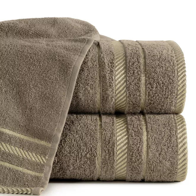 Ręcznik kąpielowy 50x90 cm bawełniany kolor brązowy z bordiurą podkreśloną żakardowymi paseczkami 480 g/m2 KORAL