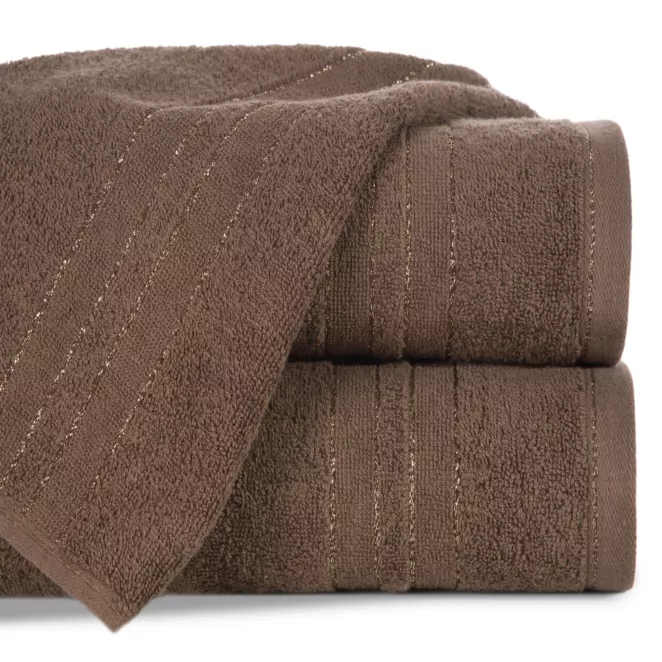 Ręcznik kąpielowy 50x90 cm bawełniany kolor ciemnobrązowy z bordiurą w paski podkreślone błyszczącą nicią 500 g/m2 GALA