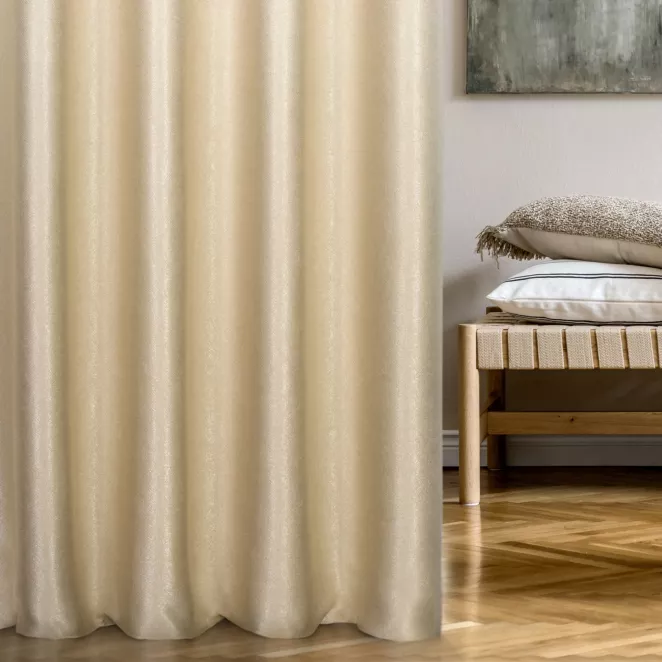 Elegancka  błyszcząca tkanina zdobiona drobnym strukturalnym wzorem