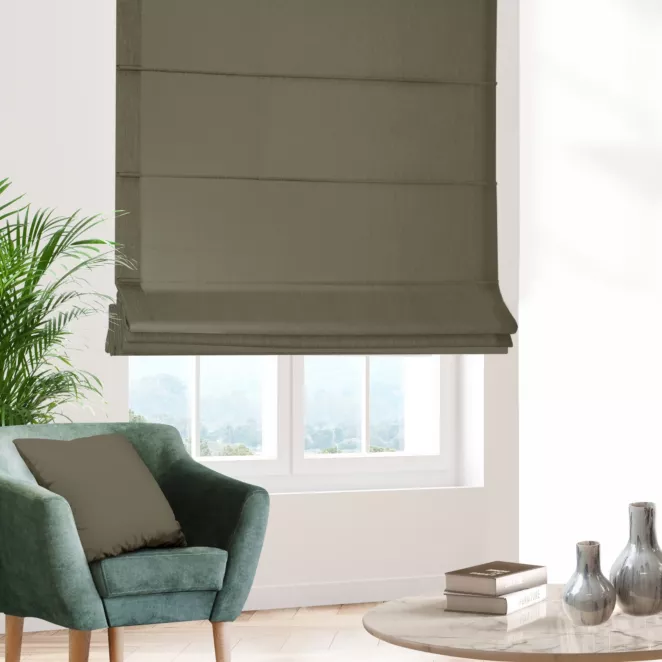 Roleta szyta z systemem comfort jasnobrązowa z gładkiej tkaniny typu blackout