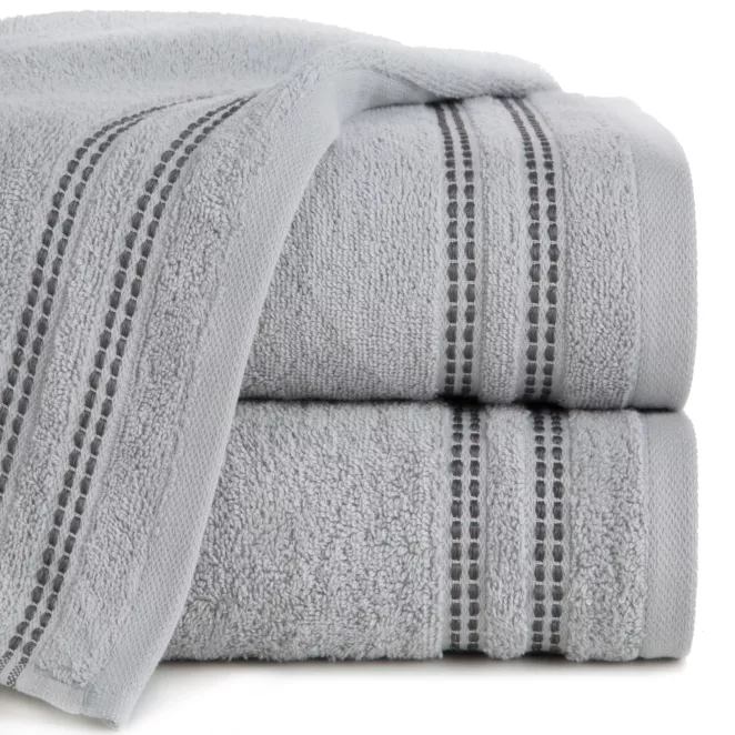 Ręcznik kąpielowy 50x90 cm bawełniany kolor srebrny z subtelną bordiurą w paseczki 500 g/m2ALLY