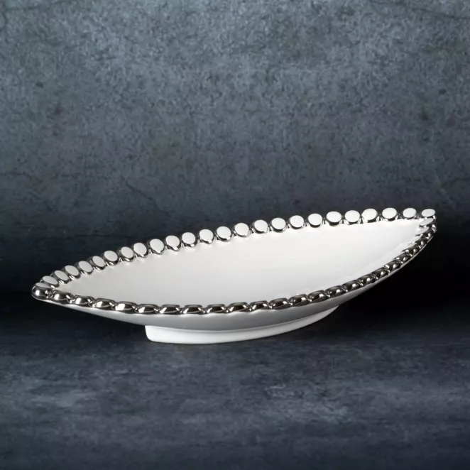 Patera ceramiczna w kształcie łódki ELORA zdobiona na brzegach kółeczkami podkreślonych srebrnym odcieniem