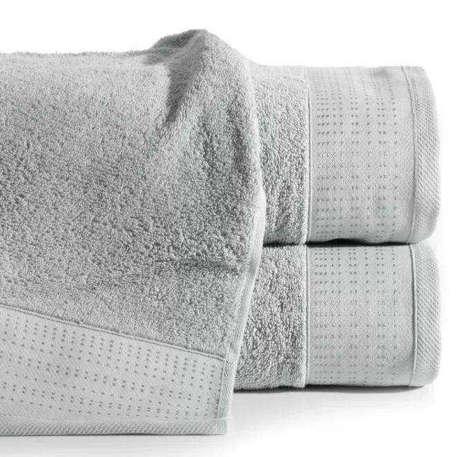 Ręcznik kąpielowy 50x90 cm bawełniany kolor stalowy z żakardową bordiurą z drobnymi punkcikami 480 g/m2 STELLA