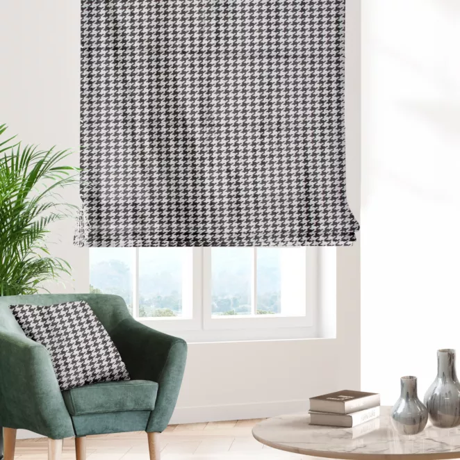 Roleta szyta z systemem comfort naturalno czarna z grubej welwetowej tkaniny w elegancki geometryczny wzór