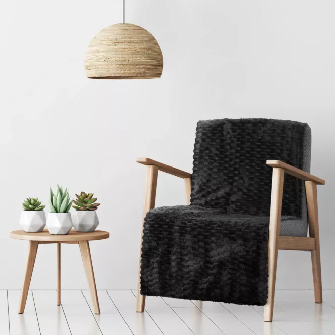 DESIGN 91 Koc-narzuta na fotel CINDY 6 miękki i miły w dotyku z wytłaczanym wzorem 3D