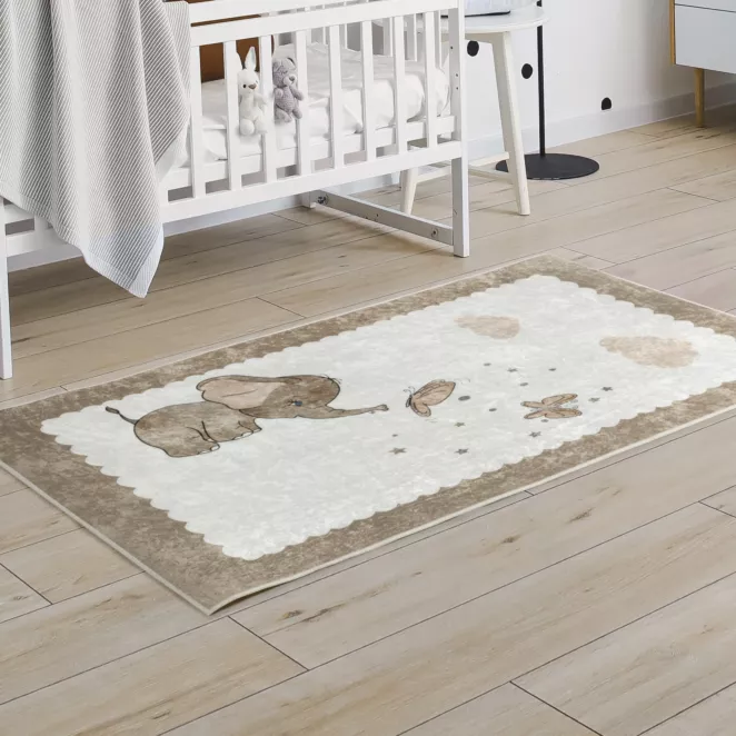 Dywan BABY do pokoju dziecięcego z motywem słonika i różowych chmurek