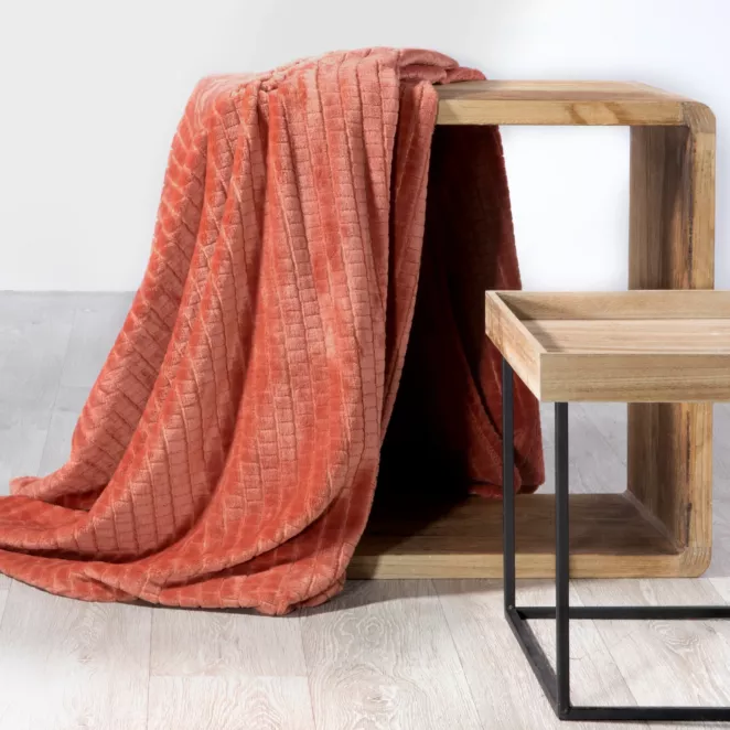 DESIGN 91 Koc CINDY 2 miękki i miły w dotyku z wytłaczanym wzorem w kosteczkę