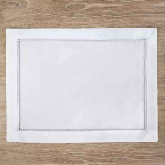 Komplet 4 szt eleganckich, białych podkładek MADELE ze srebrną lamówką