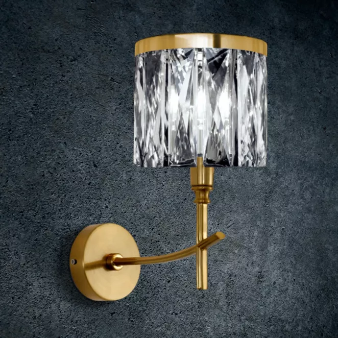 Kinkiet - lampa ścienna zdobiona kryształkami