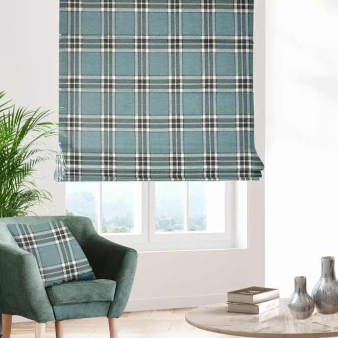 Roleta szyta z systemem comfort miętowo naturalna z grubej, szenilowej tkaniny w elegancką kratę