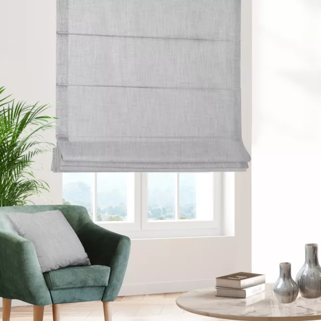 Roleta szyta z systemem comfort jasnosrebrno srebrzysta z tkaniny o luźnym splocie, z połyskliwym nadrukiem w stylu glamour