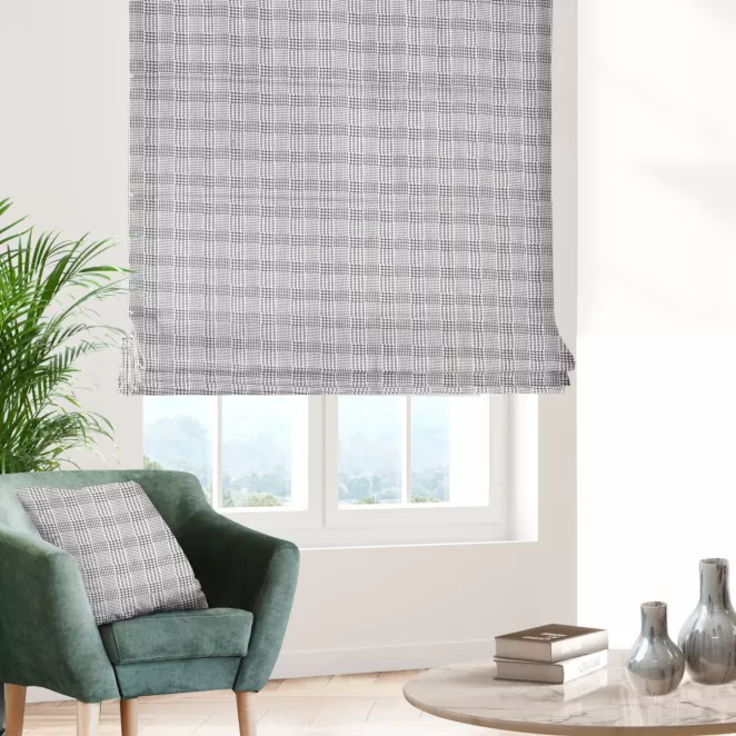 Roleta szyta z systemem comfort naturalno czarna z grubej welwetowej tkaniny w elegancki geometryczny wzór