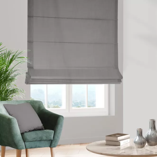 Roleta szyta z systemem comfort szara z gładkiej tkaniny typu Blackout zaciemniającej 100%