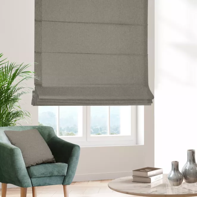 Roleta szyta z systemem comfort jasnostalowa z tkaniny o naturalnym splocie w stylu eko