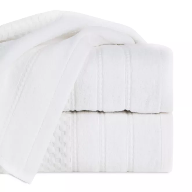 Ręcznik kąpielowy 50x90 cm bawełniany kolor biały z ozdobną bordiurą w paseczki 500 g/m2 ADORE