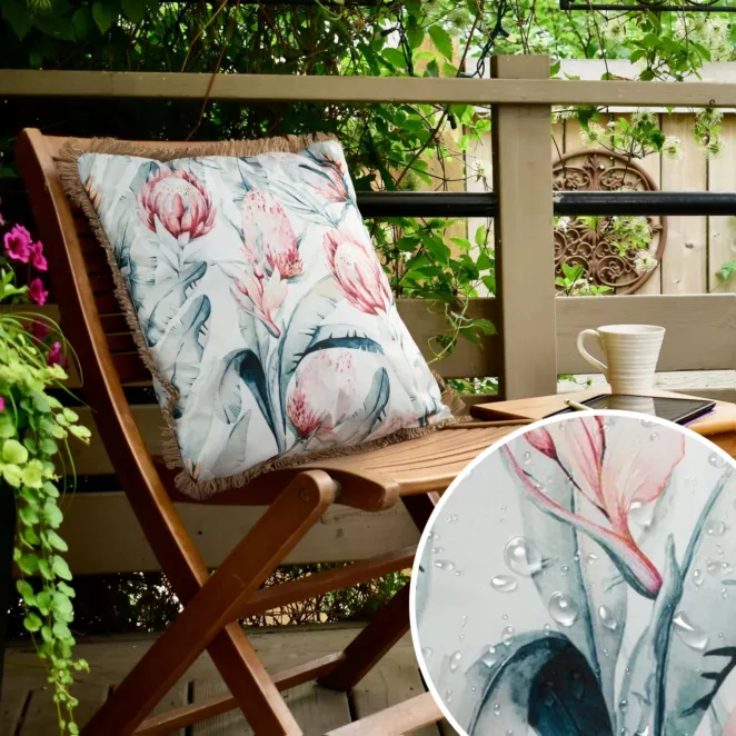 Poszewka GARDEN na taras oraz balkon z tkaniny wodoodpornej zdobiona nadrukiem kwiatów i frędzli