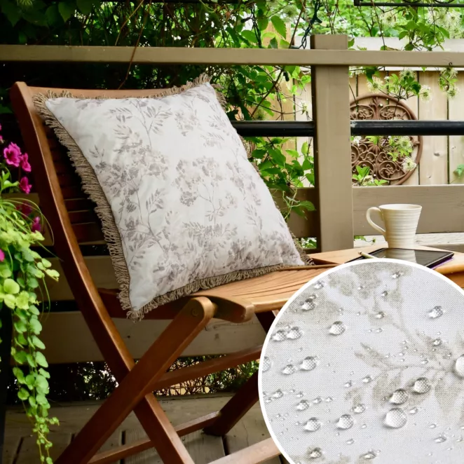 Poszewka GARDEN na taras oraz balkon z tkaniny wodoodpornej zdobiona nadrukiem roślinnym i frędzli