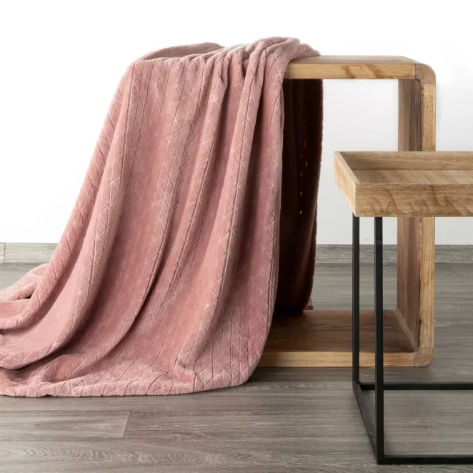DESIGN 91 Koc CINDY 4 miękki i miły w dotyku z wytłaczanym wzorem