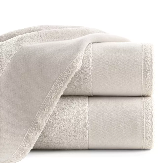 Ręcznik kąpielowy 50x90 cm bawełniany kolor beżowy z koronkową bordiurą 500 g/m2 EMI