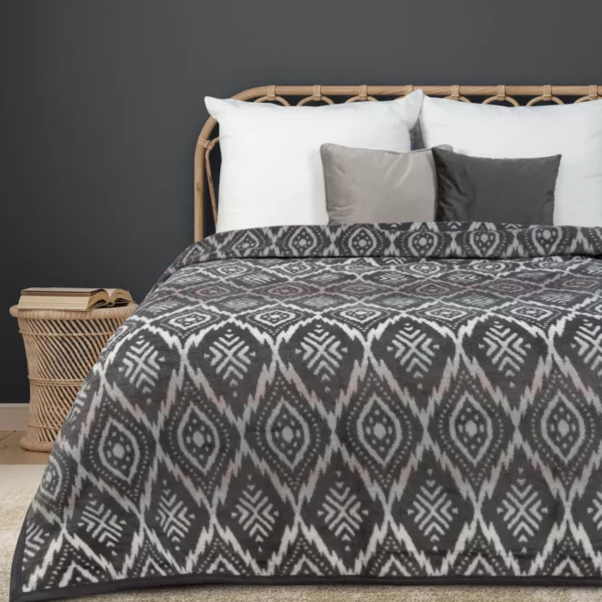 EUROFIRANY PREMIUM Dwustronny miękki w dotyku koc bawełniano-akrylowy z motywem geometrycznym w stylu boho