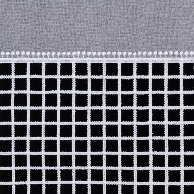 L158/1 Firana szyta na taśmie 5 cm biała z matowej markizety zdobionej geometryczną aplikacją w stylu luźnej siatki