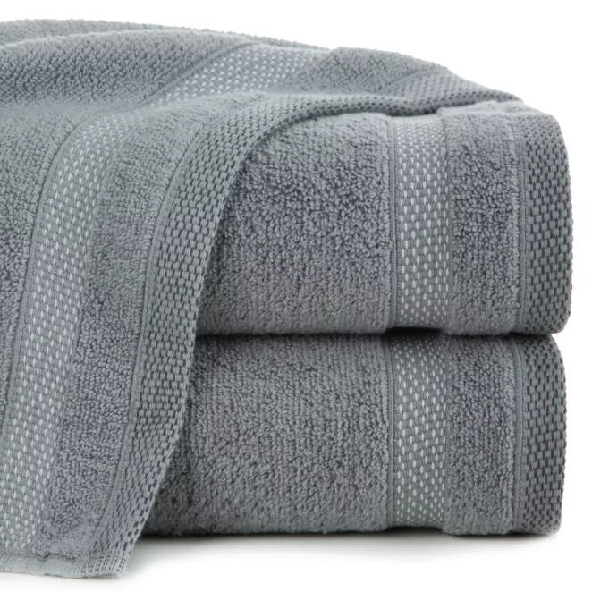 Ręcznik kąpielowy 50x90 cm bawełniany kolor stalowy zero twist z bordiurą w paski 400 g/m2 RIKI