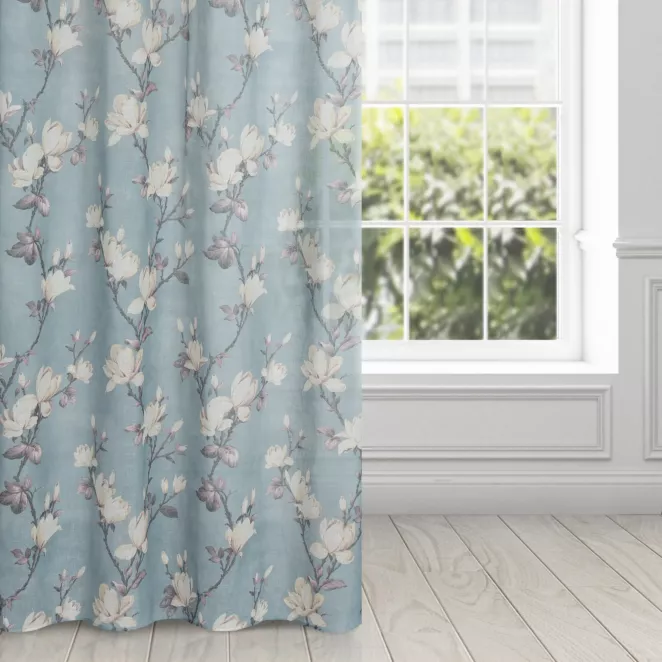 Dekoracja okienna błękitno, różowa z etaminy w stylu eko z motywem magnolii, półprzeźroczysta 140x250 cm przelotka LUNA