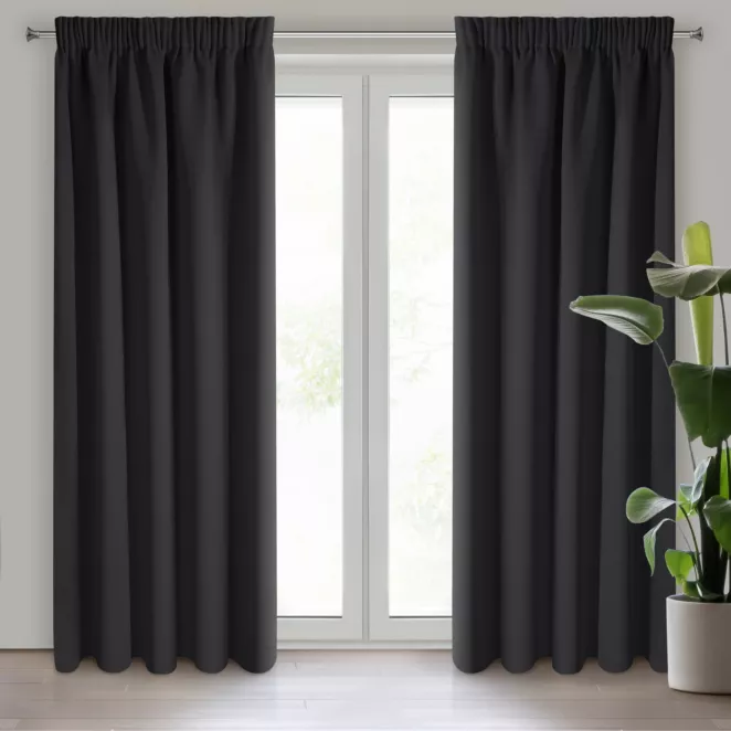 Zasłona czarna z gładkiej tkaniny zaciemniającej typu blackout 135x270 taśma PARISA Design 91