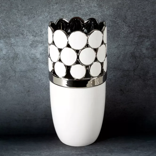 Wazon ceramiczny EMELIA zdobiony ażurowym wzorem w geometryczne kółka podkreślone srebrnym odcieniem