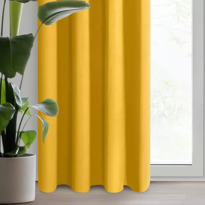 Zasłona musztardowa z gładkiej tkaniny zaciemniająca typu blackout 135x250 przelotka PARISA Design 91