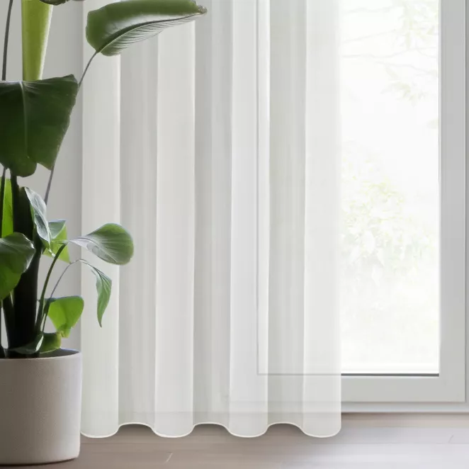 Firana kremowa z gładkiego mlecznego woalu wykończona szwem obciążającym VIOLET 400x250 cm taśma