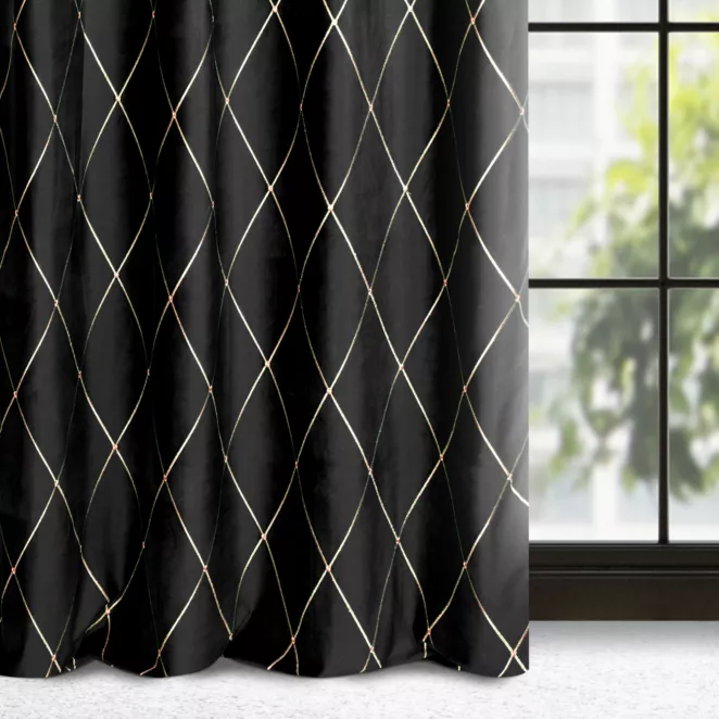 Zasłona czarno, złota haftowana w duże karo z tkaniny welwetowej 140x250 cm przelotka MARGO Pierre Cardin