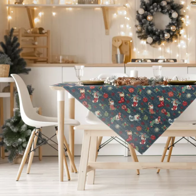 Świąteczny obrus gobelinowy GIFT z motywem świątecznym