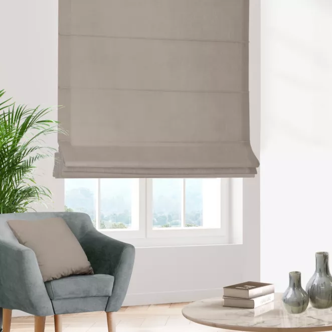 Roleta szyta z systemem comfort kremowa z miękkiego welwetu zaciemniającego typu BLACKOUT o gramaturze 400g/m2
