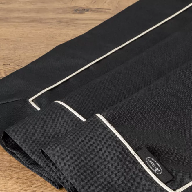Obrus z ozdobną listwą oraz złotą wypustką w eleganckim opakowaniu