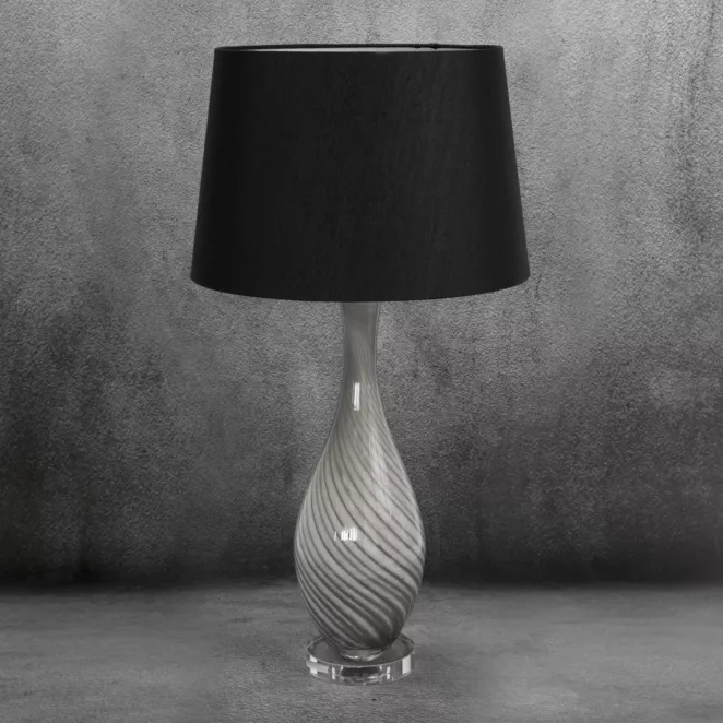 Lampa stołowa MEGI na podstawie ze szkła z abażurem z matowej tkaniny
